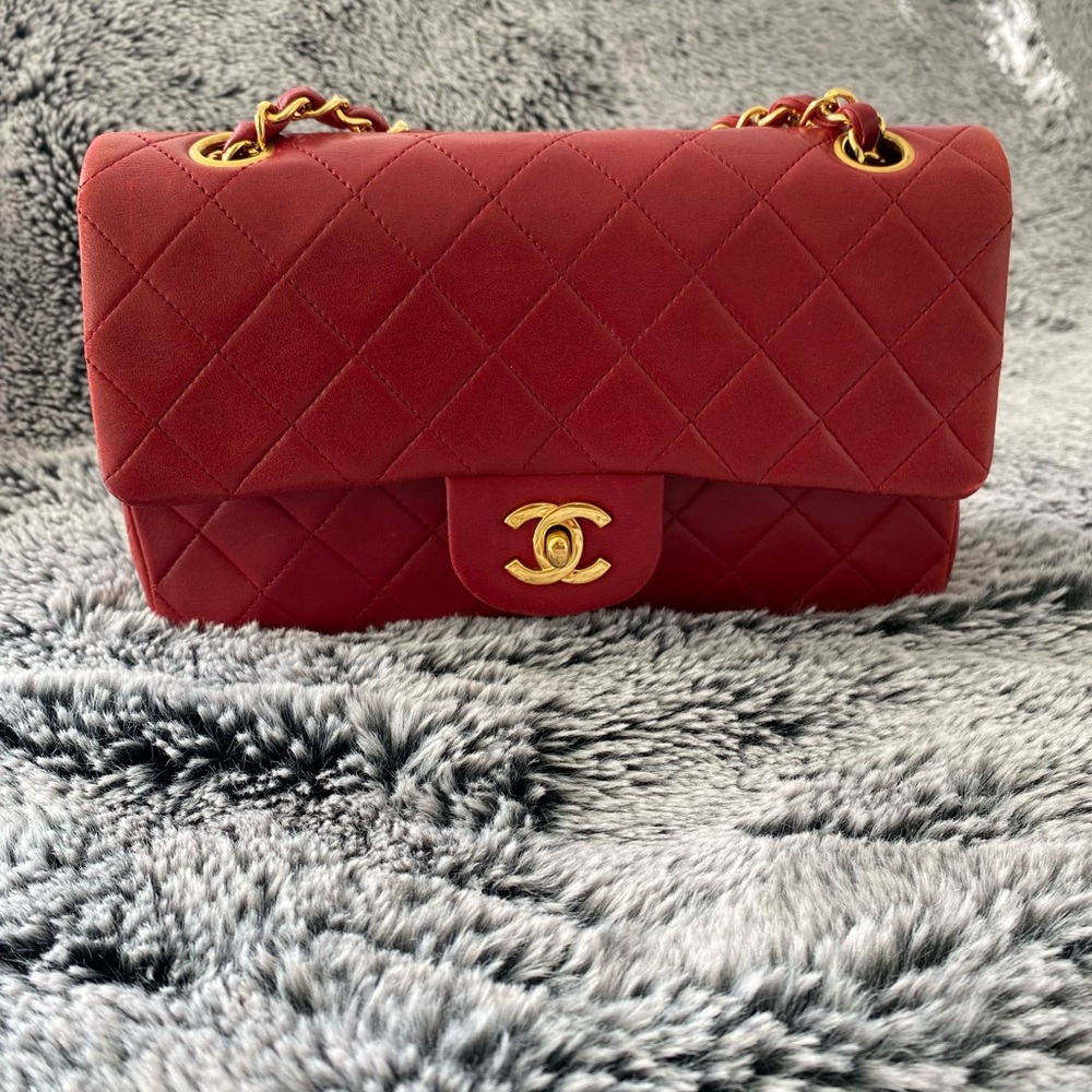 Chanel Classic Flap in Red Lambskin Series 1 Vintage 24k gold plated hardware - Picture 2 of 12